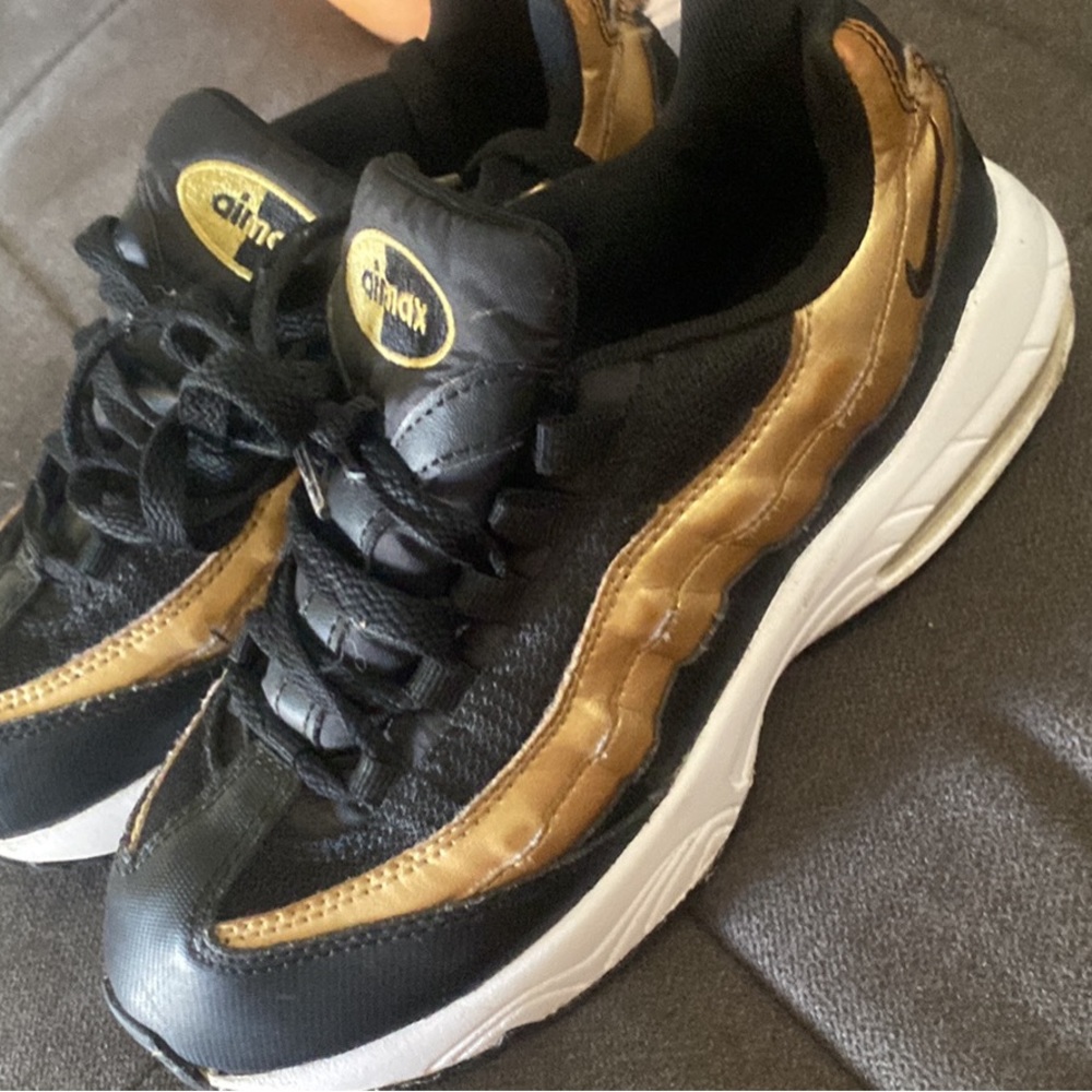 2.5y Nike air max